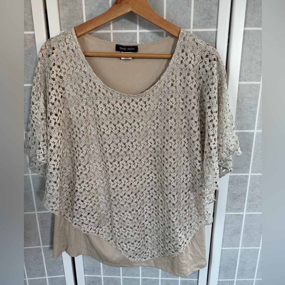 Brody Myles Women's lace dress top, cream, Size Large.